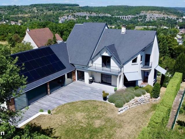 Maison 7 pièces 407 m²