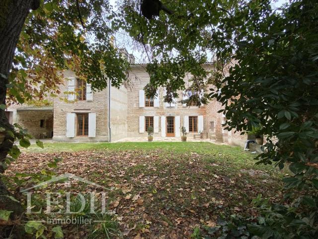 Maison 7 pièces 400 m²