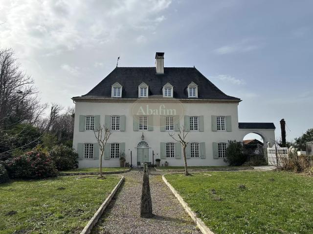 Maison 7 pièces 400 m²