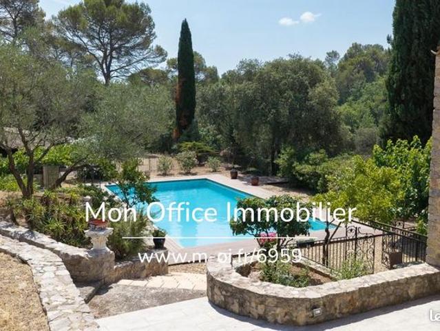 Maison 7 pièces 412 m²