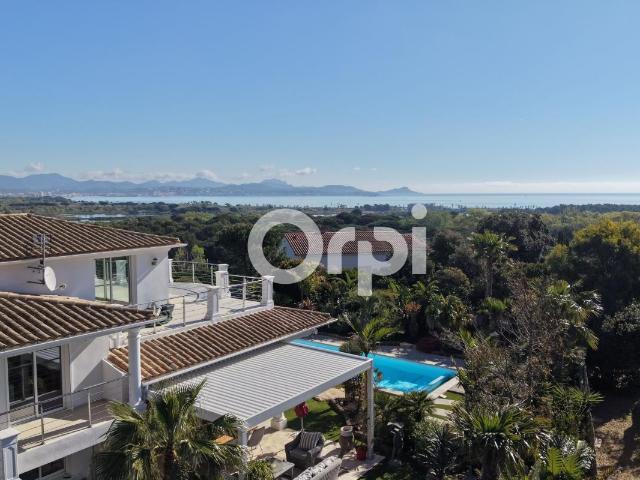 Maison 7 pièces 310 m²