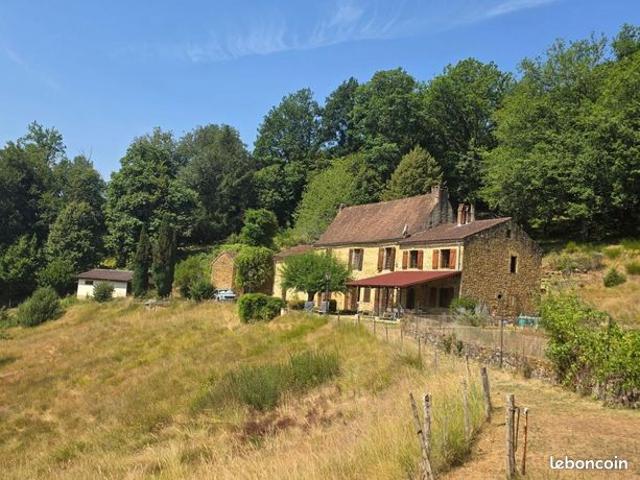 Maison 7 pièces 445 m²