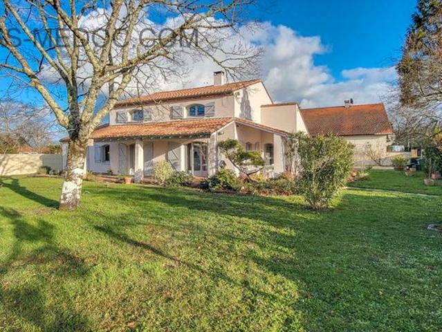 Maison 7 pièces 447 m²