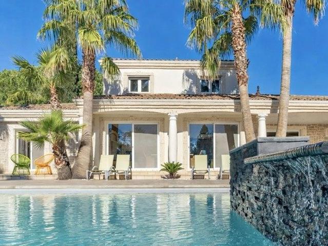Maison 7 pièces 440 m²
