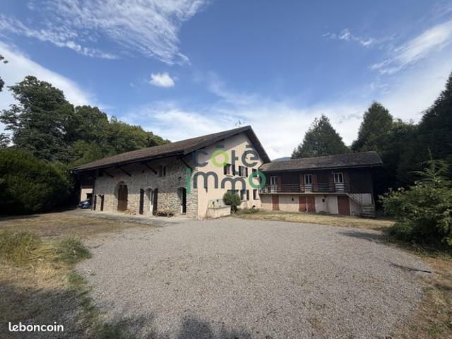 Maison 9 pièces 455 m²