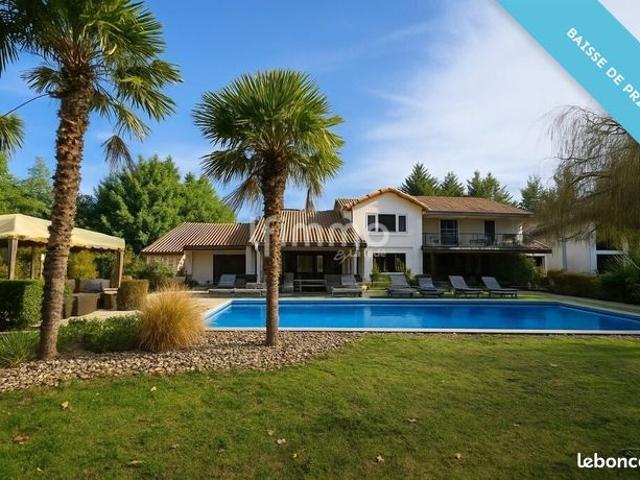 Maison 7 pièces 484 m²