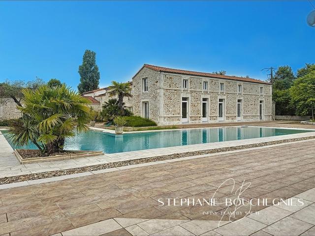 Maison 7 pièces 480 m²