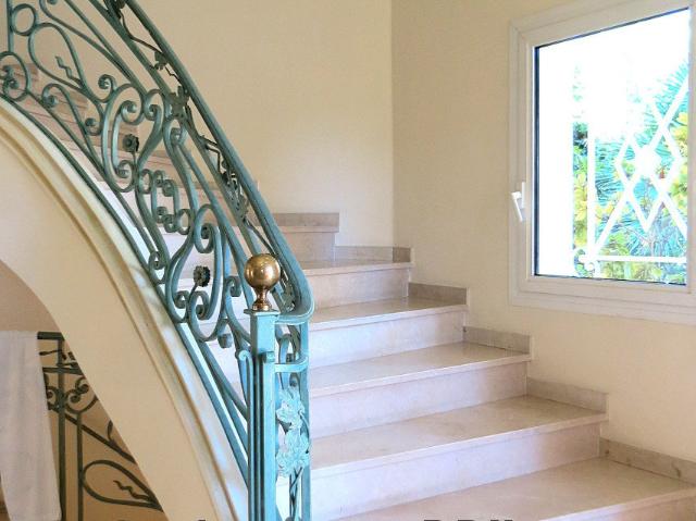 Maison 7 pièces 500 m²