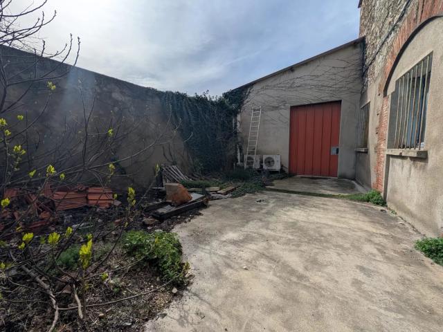 Maison 7 pièces 575 m²