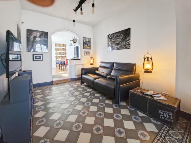 Maison 7 pièces / 5 chambres / sous sol / appartement F2 ave