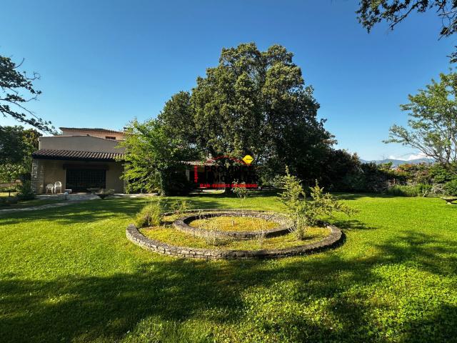 Maison 7 pièces 650 m²