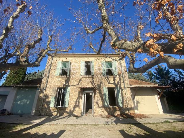 Maison 7 pièces à vendre à Cavaillon ? Mas en pierre 155 m². 155m² Cavaillon