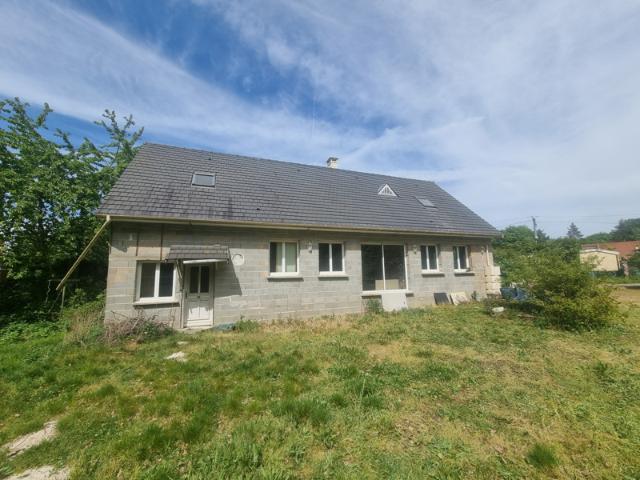 Maison 7 pièces à finir de rénover sur 1398 m2 avec dépendan
