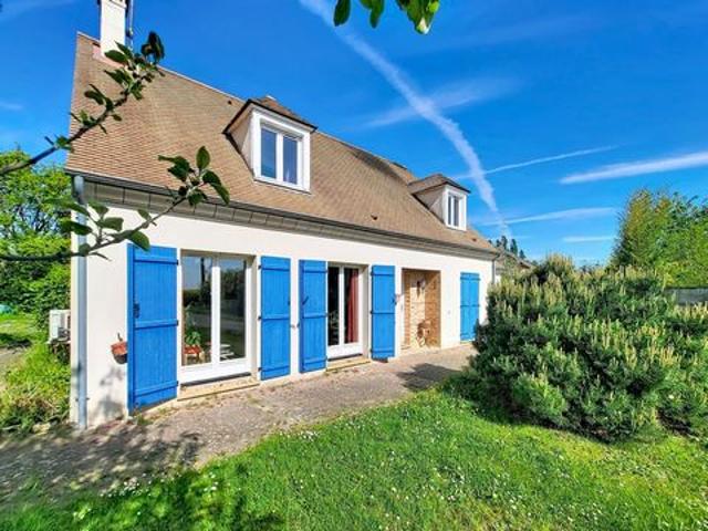Maison 7 pièces au calme sur grand terrain arboré. CALME ABSOLU ! Vue exceptionnelle !