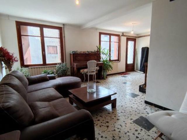 Maison 7 pièces avec grange et terrain de 3800m²