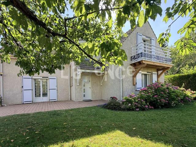 Maison 7 pièces avec sous sol total