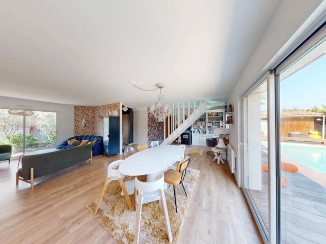 Maison 7 pièces de 165m2 Mérignac avec Piscine