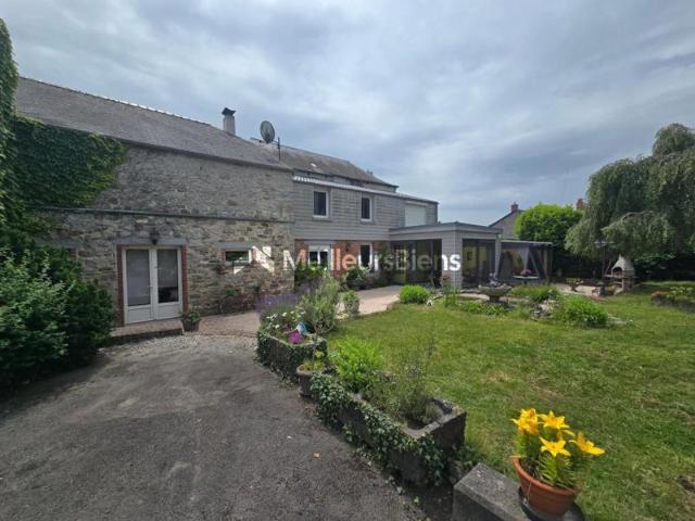 Maison 7 pièces de 287 m² à Étrœungt avec terrain de 2600 m² ou plus 2 ha et des dépendances pour 700 m²