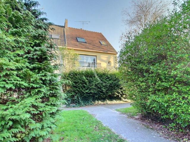Maison 7 pièces Maurepas quartier des Bessières