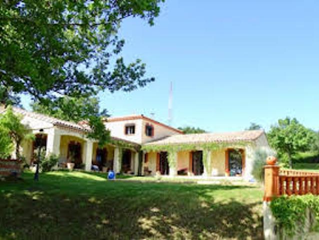 Maison avec piscine et jardin