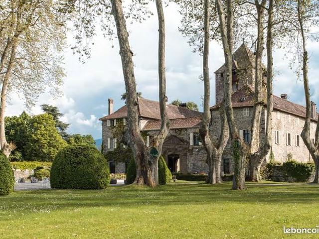 Maison 40 pièces 2910 m²