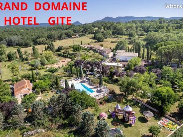 Maison 40 pièces 811 m²