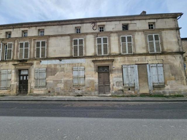 Maison 40 pièces 900 m²