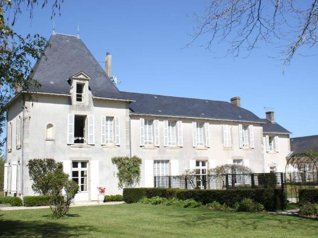 Maison 417 m2 Moutiers les Mauxfaits