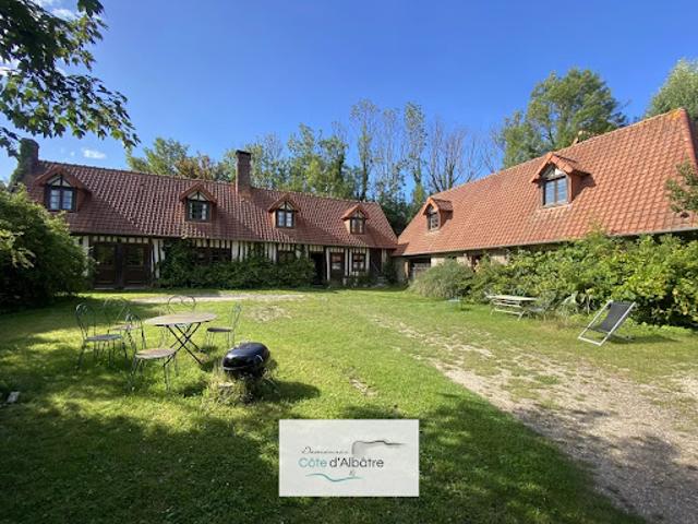 Maison en bord de mer avec jardin