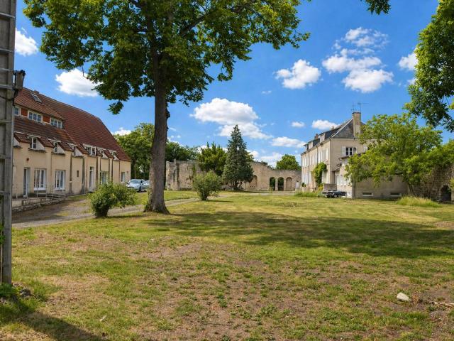 Maison 42 pièces 1 245 m²