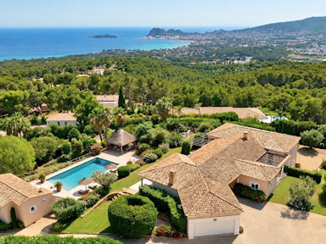 Maison avec piscine et jardin