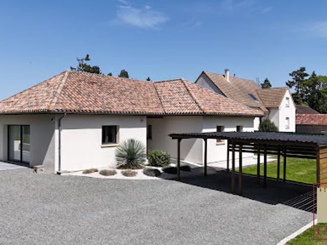 Maison contemporaine avec jardin et terrasse