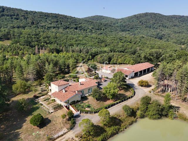 Maison avec piscine et jardin