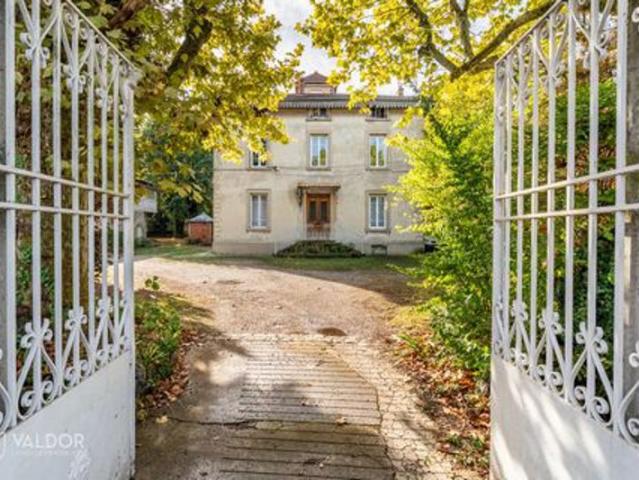 Maison 450 m2 SATHONAY CAMP