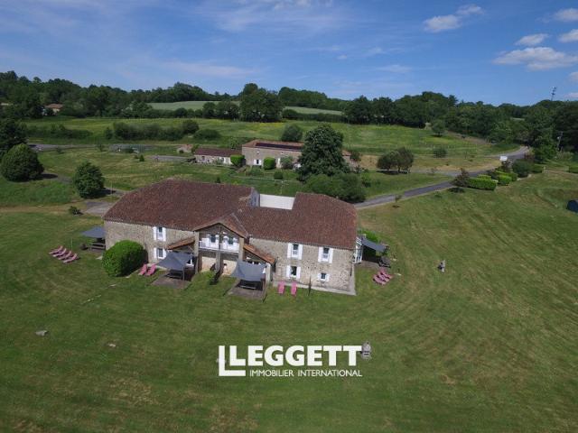 Maison 45 pièces 1 270 m²