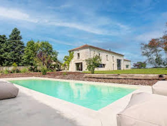 Maison avec Piscine et Jardin