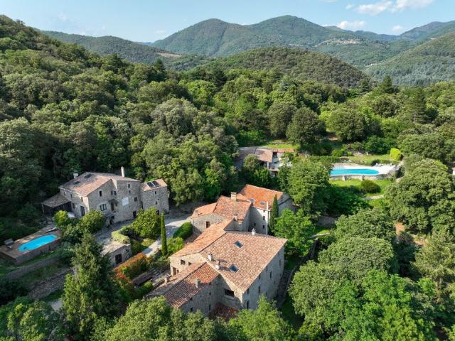Maison 47 pièces 1 281 m²