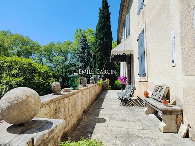 Maison avec piscine et jardin