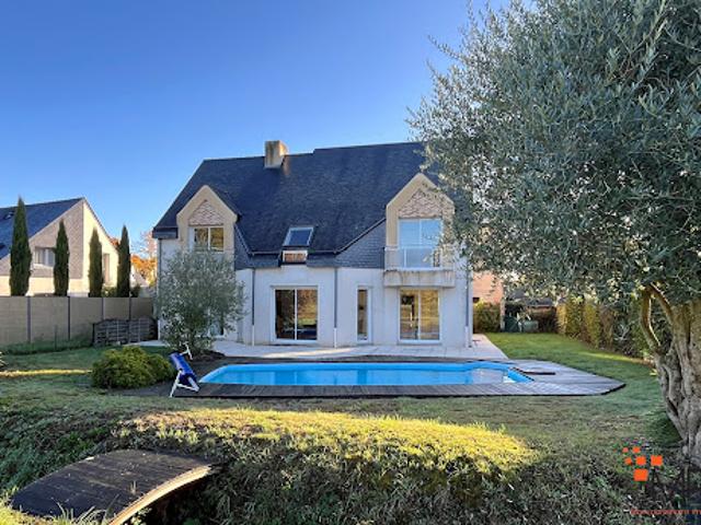 Maison avec piscine et jardin