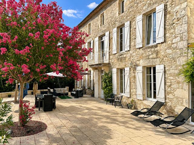Maison avec piscine et jardin