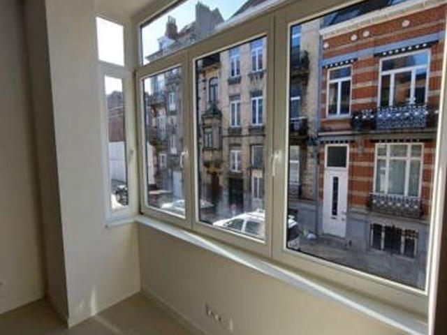 Maison 4 chambres + 4 SDD / PEB B ! Peu de charges !