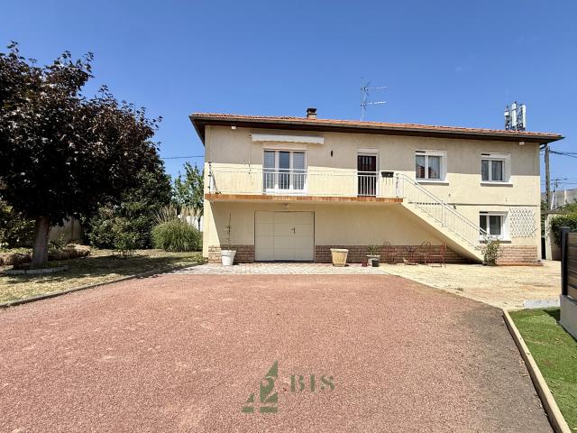Maison 4 chambres 978 m2 de terrain Riorges 221 000€ FAI