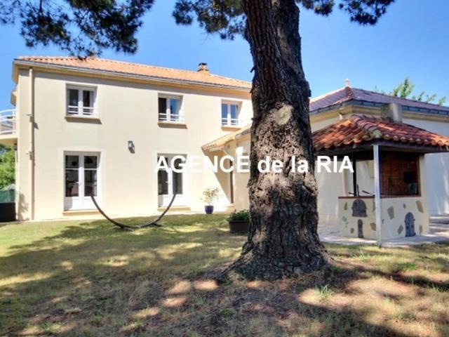 MAISON 4 Chambres à deux pas des commerces et de la plage