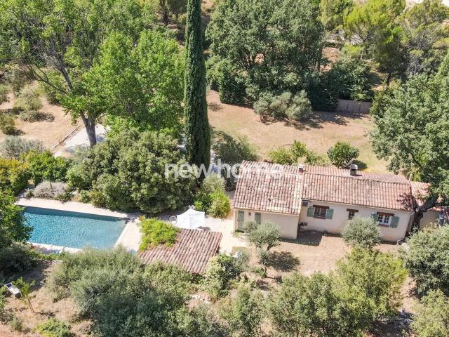 Maison 4 chambres au clame sur un beau terrain arboré 162m² Lorgues