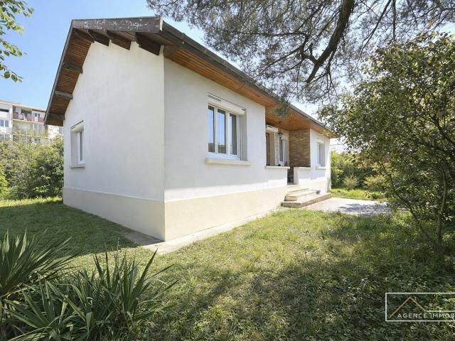Maison 4 chambres avec garage et terrain de 653 m2