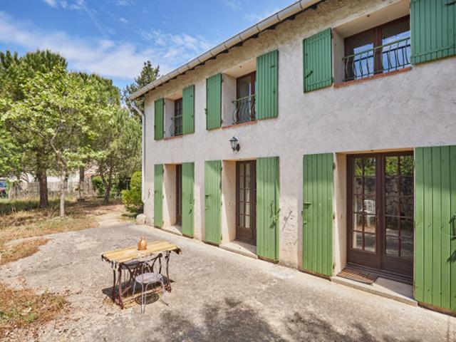Maison 4 chambres avec garage et fort potentiel à Charleval