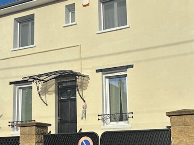 Maison 4 chambres avec sous sol total et jardin