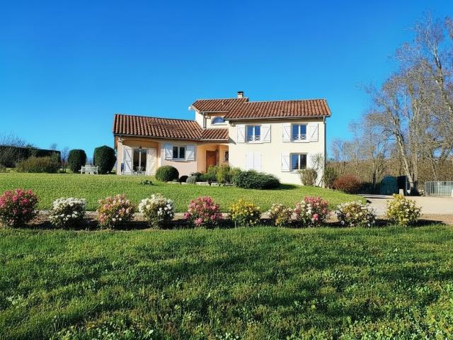 Maison 4 chambres + bureau, sur 3 000 m2 de terrain