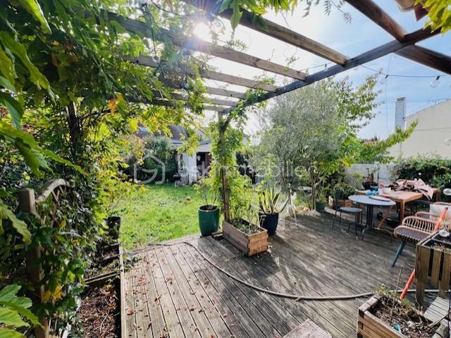 MAISON 4 CHAMBRES CAVE JARDIN