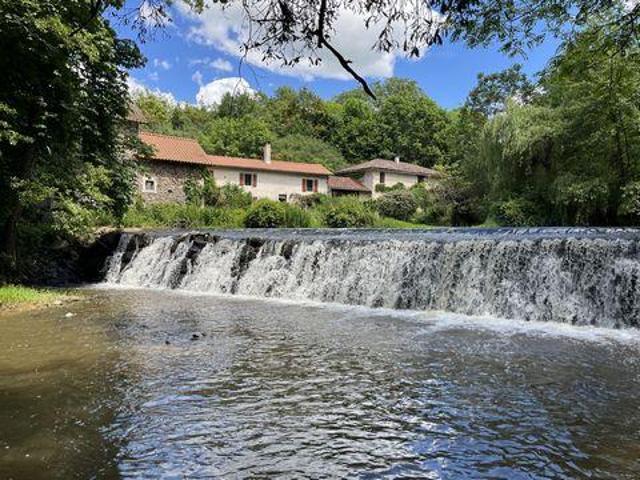 Maison 4 chambres, CONFOLENS Poitou Charentes 16500 DLS82019508
